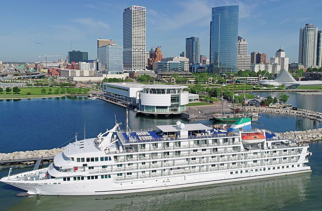 Overnight Cruises and Cruises to Nowhere